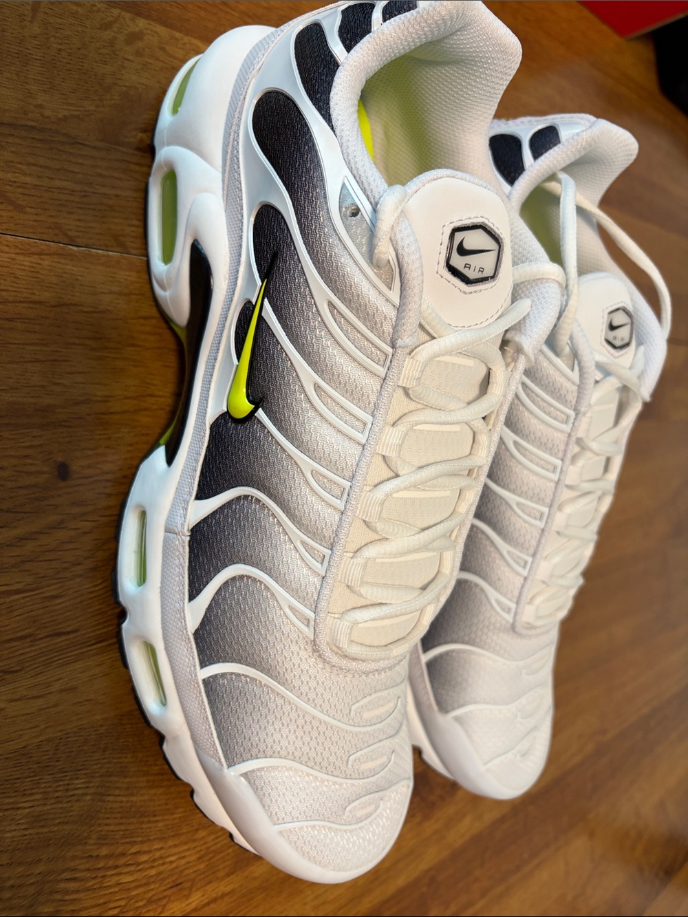 Nike Air Max Plus Label - White/Volt/Black - Picture 4 of 6